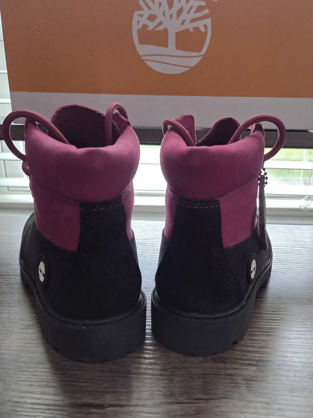 Timberland Kids Black and Dark Pink 6-In Lace Waterproof Boot 🥾🧣